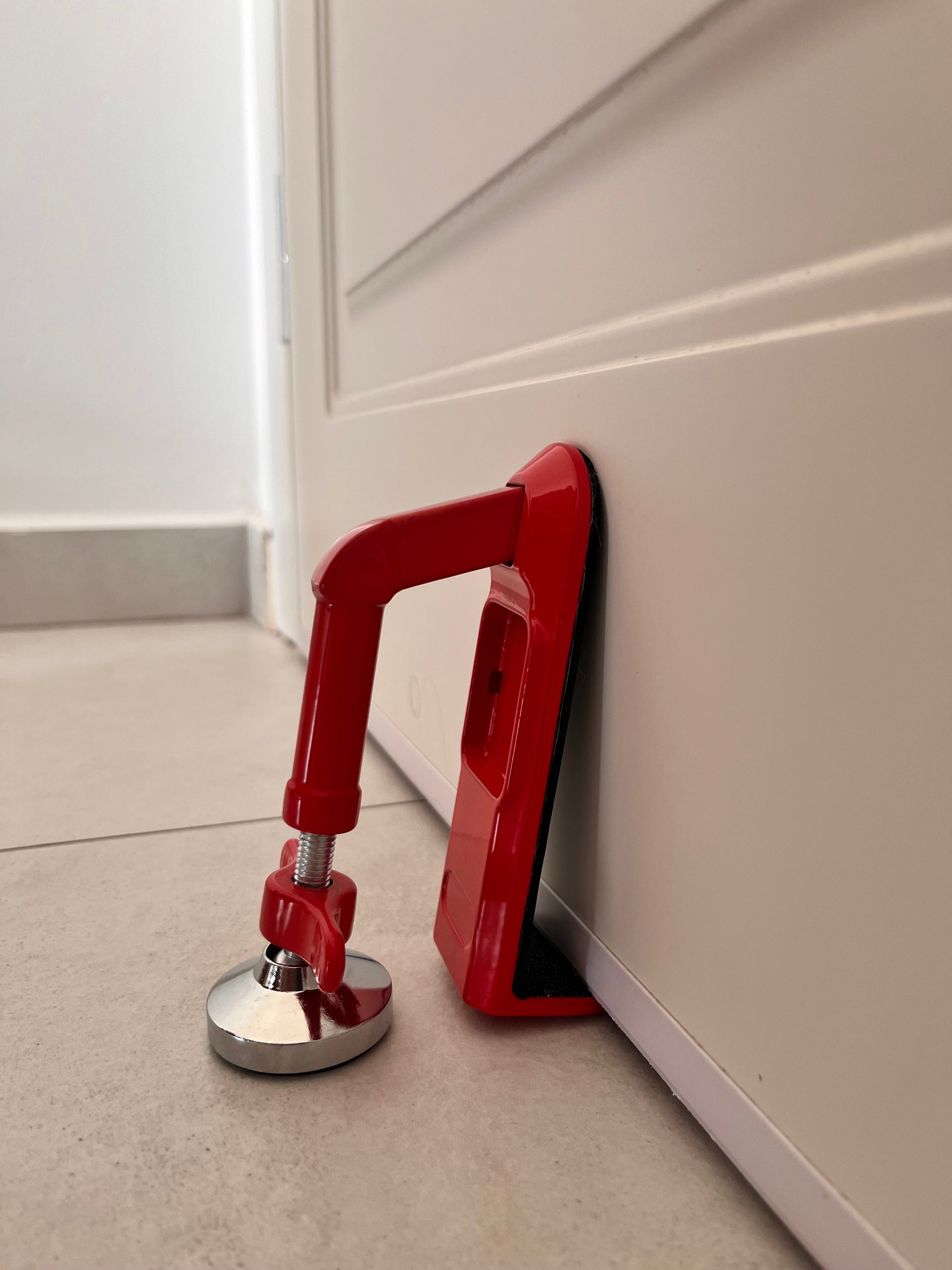 AlertGuard Pro – Your Portable Door Security Solution!