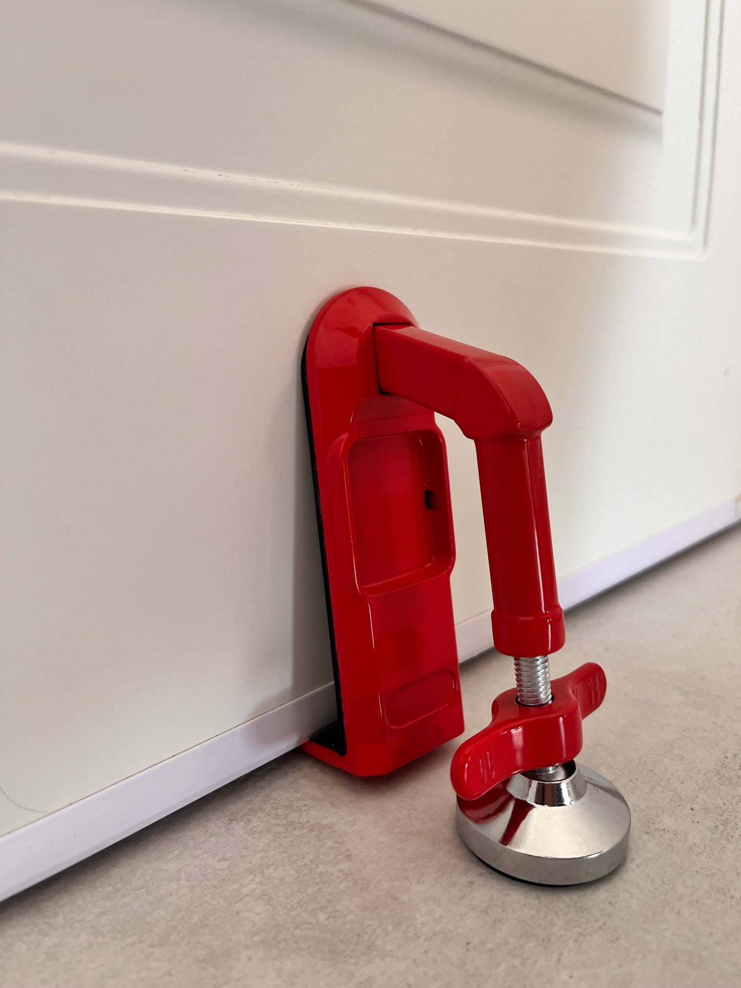 AlertGuard Pro – Your Portable Door Security Solution!